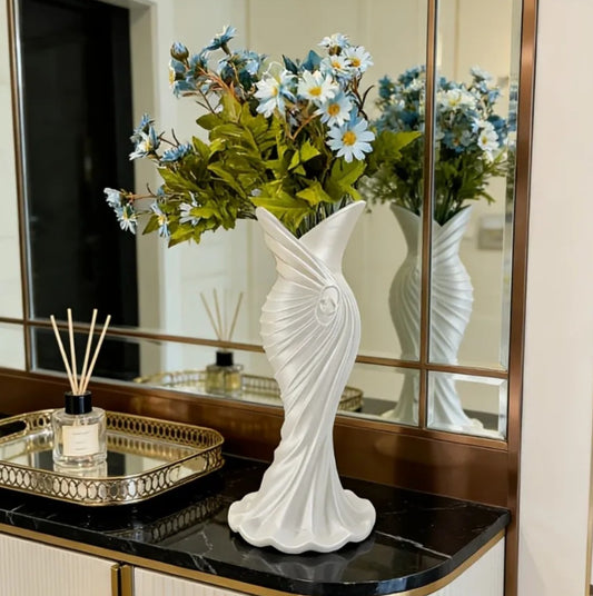 The Elegant Dress Vase Is a 3D-Printed Flower Vase That Combines High Fashion Elegance with Minimalist Home decor
