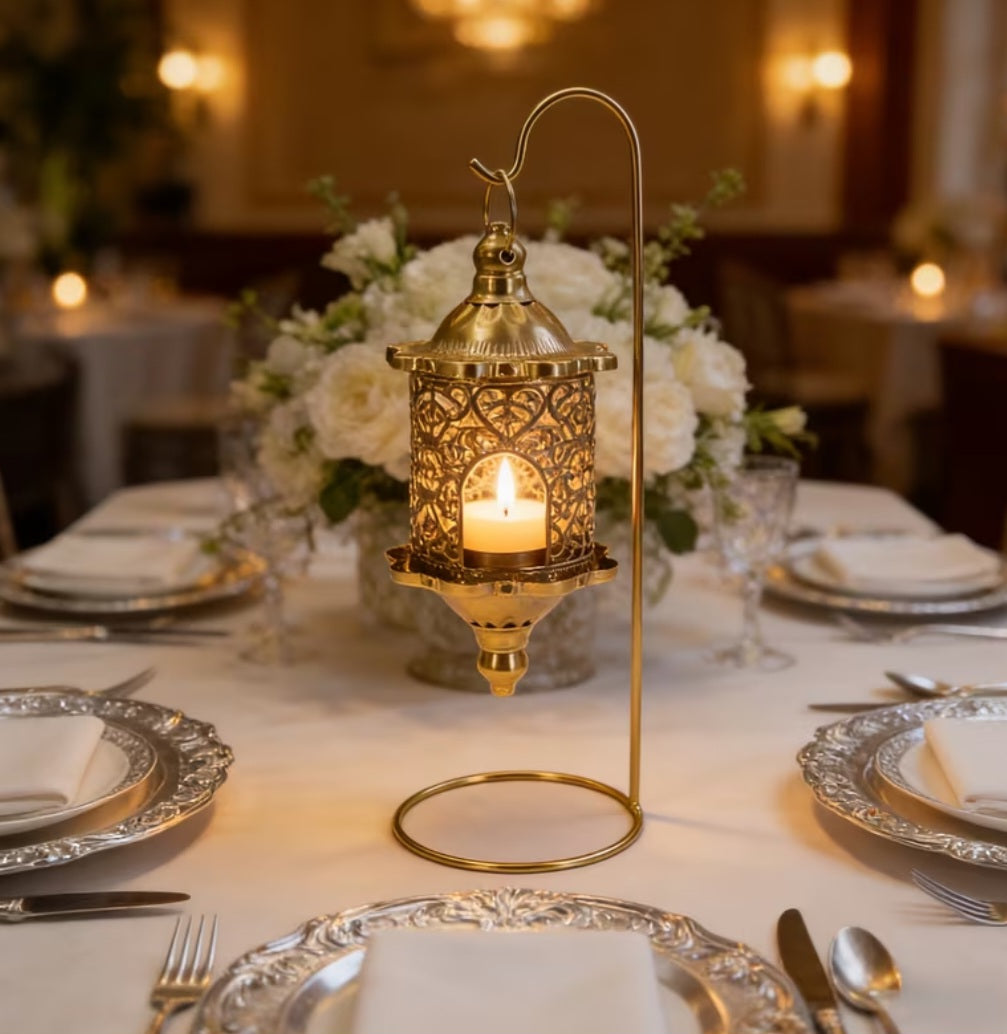 A Birdcage Candle Holder, European-Style Hollow Tabletop Decoration, Suitable for Creating a Romantic Lighting Ambiance in Bedrooms And Living Rooms